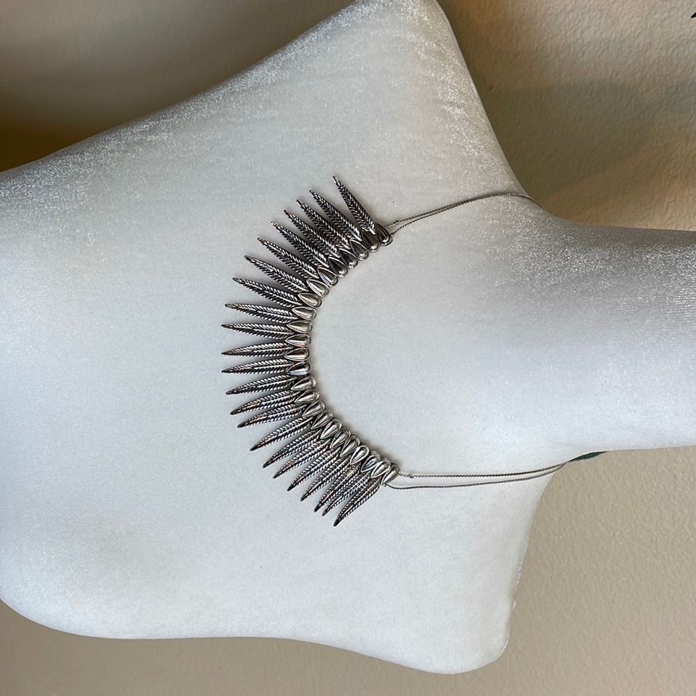 STATEMENT NECKLACE